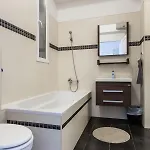 Modern Spacious Flat In Buda شقة