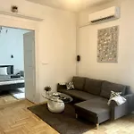Modern Spacious Flat In Buda شقة *