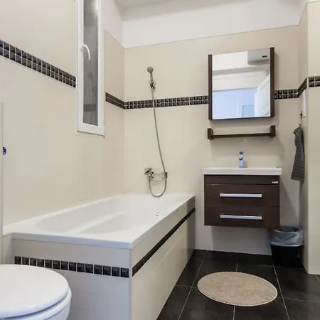 Modern Spacious Flat In Buda דירה