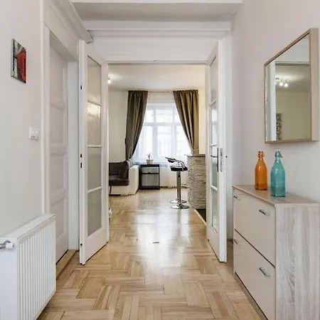 Modern Spacious Flat In Buda דירה בודפשט