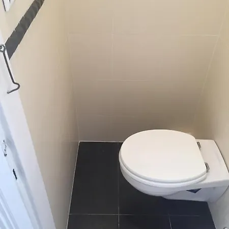 Modern Spacious Flat In Buda דירה בודפשט