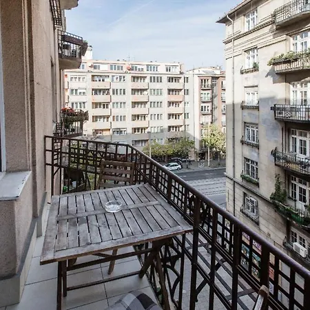 Modern Spacious Flat In Buda アパート